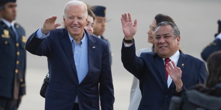 Biden llega a cumbre APEC en Perú, expectativas por su reunión con Xi Jinping