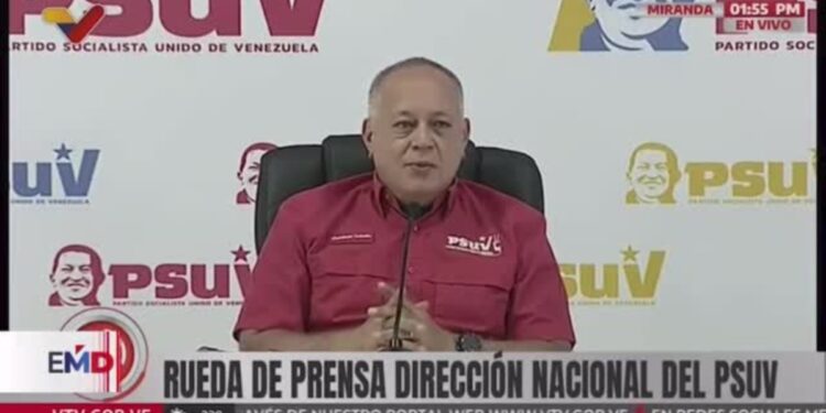 Chavismo sugiere "juicio en ausencia” contra María Corina Machado