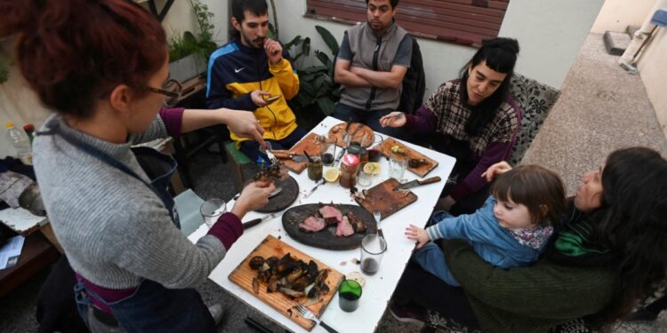 baja la inflación en Argentina, pero también el consumo