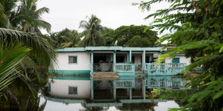 Intensas lluvias de la ahora tormenta tropical Sara dejan serias afectaciones en Honduras