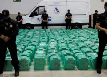 Policía española se incauta cantidad récord de cocaína en cargamento de plátanos de Ecuador