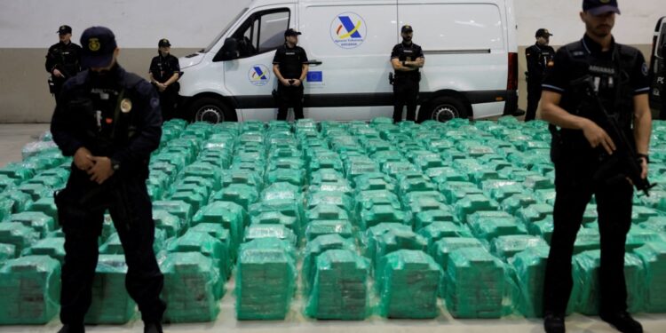 Policía española se incauta cantidad récord de cocaína en cargamento de plátanos de Ecuador