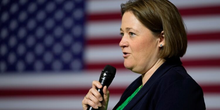 Juez federal permite a Iowa seguir impugnando padrón electoral