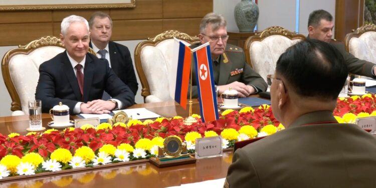 Ministro de Defensa ruso visita Corea del Norte para dialogar con líderes militares y políticos
