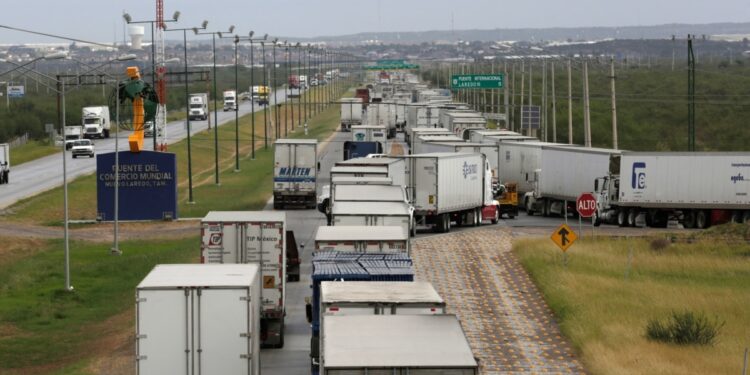 Trump promete imponer nuevos aranceles a Canadá, México y China en su primer día como presidente