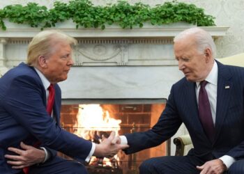 Trump regresa a Washington para hablar con Biden y comenzar la transición
