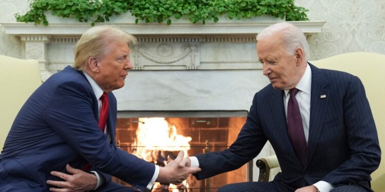 Trump regresa a Washington para hablar con Biden y comenzar la transición