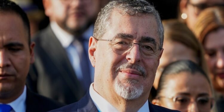 El presidente de Guatemala se adhiere a declaración de Chapultepec sobre libertad de prensa