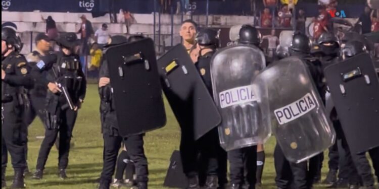 Accidentado partido de fútbol en Guatemala suma a historial de violencia en canchas centroamericanas