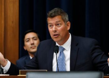 Trump elige al excongresista Sean Duffy como secretario de Transporte