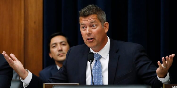 Trump elige al excongresista Sean Duffy como secretario de Transporte
