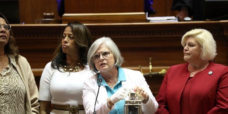 Habrá récord de mujeres en las legislaturas estatales de EEUU en 2025