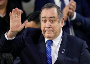 Gobierno denuncia a expresidente Giammattei por plaza laboral para beneficiar a allegado