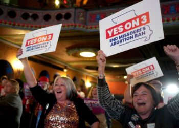 Partidarios del derecho al aborto ganan consultas en 4 estados, avanzan en Missouri y pierden en 3