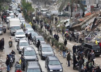 Tregua entre Israel y Hezbolá parece mantenerse; libaneses regresan a sus hogares en el sur