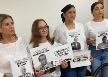 familiares de opositores detenidos en Venezuela exigen verlos