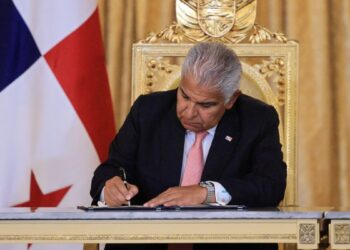 Presidente de Panamá firma Declaración de Chapultepec sobre libertad de prensa y expresión