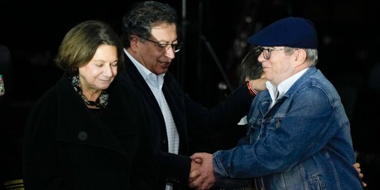 El desplazamiento forzado por la violencia en Colombia afecta a más de 1 millón y medio de personas