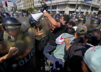 Manifestantes protestan en Perú contra inseguridad en vísperas de cumbre de la APEC