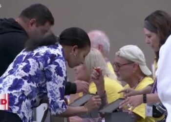 Hispanos se enfrentan a desinformación electoral en EEUU