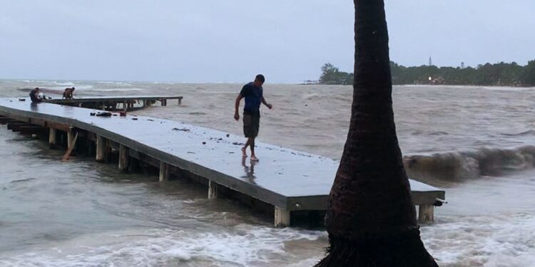 En fotos | Alertas de emergencia en Honduras por tormenta Sara