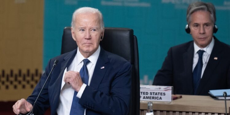 Biden se reúne con los líderes de Japón y Corea del Sur