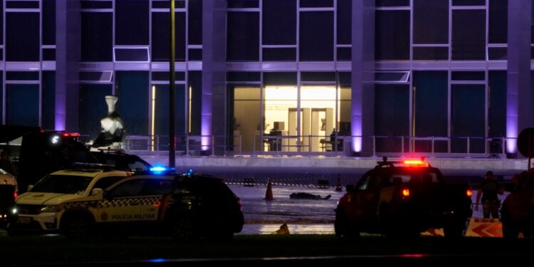 Explosión cerca de máxima corte de Brasil deja un muerto y provoca evacuación