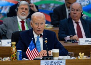 Biden y Sheinbaum reafirman la “sólida” relación entre EEUU y México al reunirse en Brasil