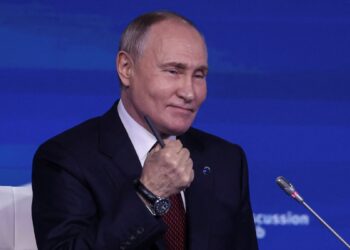 Putin elogia a Trump y dice estar dispuesto a hablar con él