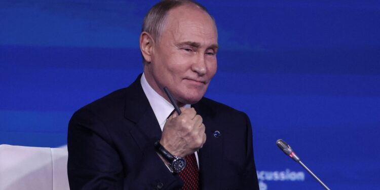 Putin elogia a Trump y dice estar dispuesto a hablar con él