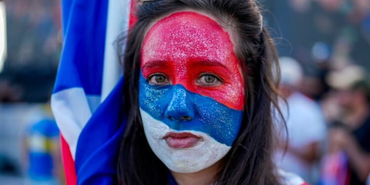 En Fotos | Yamandú Orsi ganó el balotaje presidencial en Uruguay