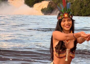 Corina Landaez, la venezolana que enseña moda sustentable a su comunidad indígena