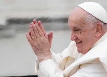 El papa simplifica sus futuros ritos funerarios y pide ser sepultado en un ataúd de madera sencillo