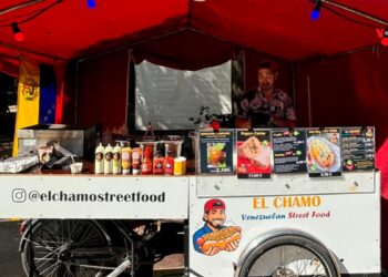 Venezolano en Alemania es popular con la gastronomía callejera de su país