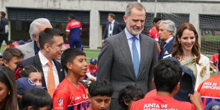 Inician Cumbre Iberoamericana en Ecuador con sólo 3 de 22 mandatarios invitados