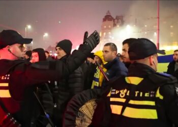 Manifestantes pro palestinos atacaron a hinchas israelíes en Amsterdam luego de un partido de fútbol