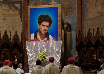 El papa canonizará al joven italiano Carlo Acutis como el primer santo milenial y digital
