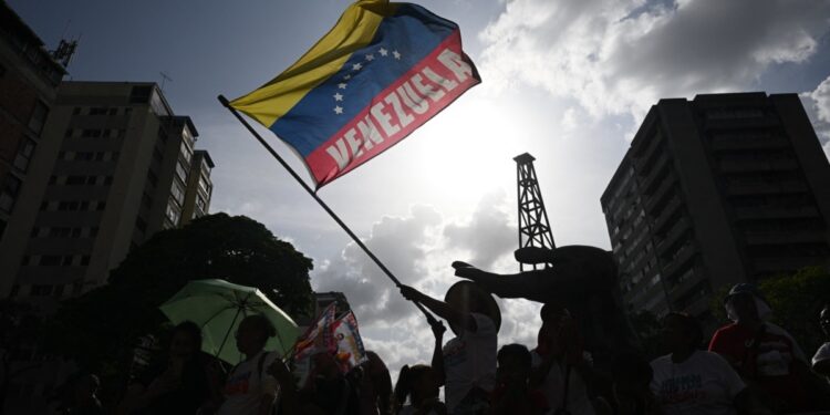 ¿Qué opinan los colombianos sobre actitud del gobierno de Petro frente a elecciones venezolanas?
