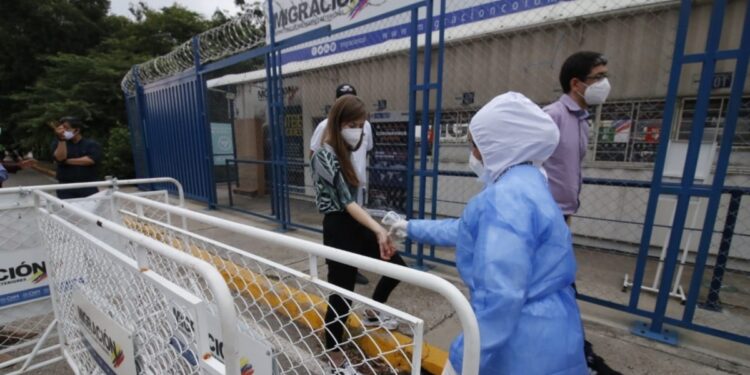 Intoxicaciones entre decenas de jóvenes en Venezuela dejan en evidencia el lado nocivo de las redes sociales