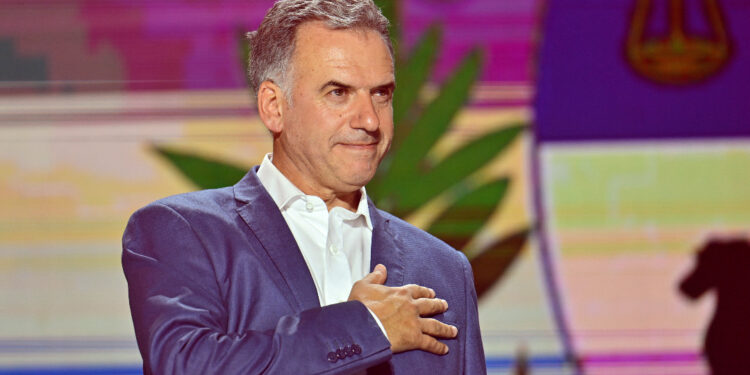 Triunfo de Orsi marca el regreso de la izquierda al poder en Uruguay