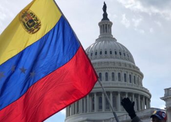 Gobierno de Venezuela rechaza proyecto de ley en EEUU que busca cortar flujo financiero a Maduro 