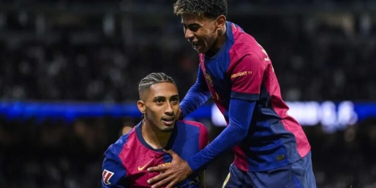 Detienen a tres personas por insultos racistas a jugadores del Barcelona en el Clásico