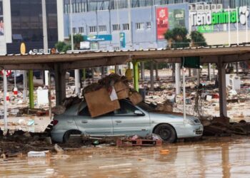 Caos en Barcelona por fuertes lluvias e inundaciones: vuelos cancelados, trenes paralizados y carreteras cerradas