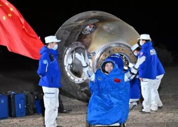 La misión china Shenzhou-18 regresa a la Tierra con muestras y resultados de experimentos científicos