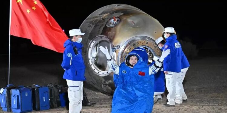 La misión china Shenzhou-18 regresa a la Tierra con muestras y resultados de experimentos científicos