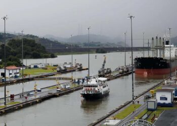 Canal de Panamá confía en su desempeño «sólido» pese a nueva guerra comercial EEUU-China