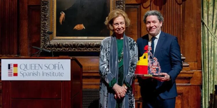 Gustavo Dudamel recibió el premio a la excelencia del Queen Sophia Institute