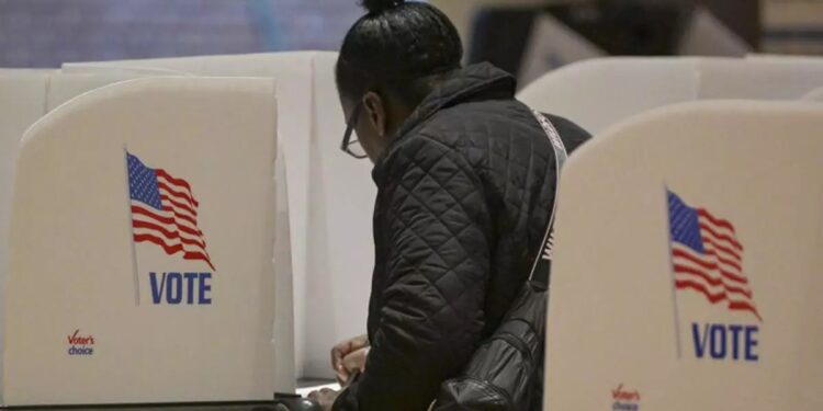 Elecciones en EEUU: Milwaukee (Wisconsin) volverá a pasar 30.000 votos por máquinas de tabulación por un fallo
