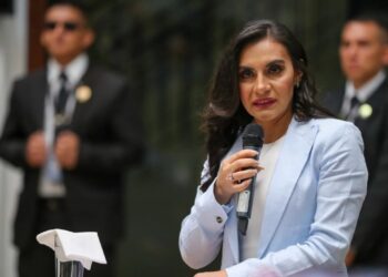 El Gobierno de Ecuador suspendió a la vicepresidenta Verónica Abad por 150 días por “abandono injustificado” de sus funciones