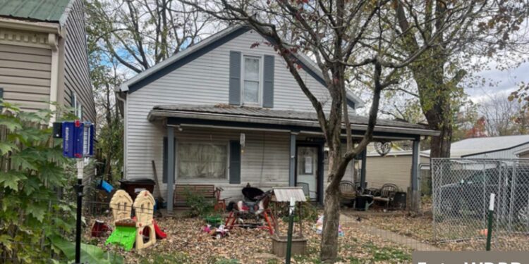 Horror en EE.UU: Encuentran a un niño de 2 años encerrado y desnudo en una jaula llena de excremento